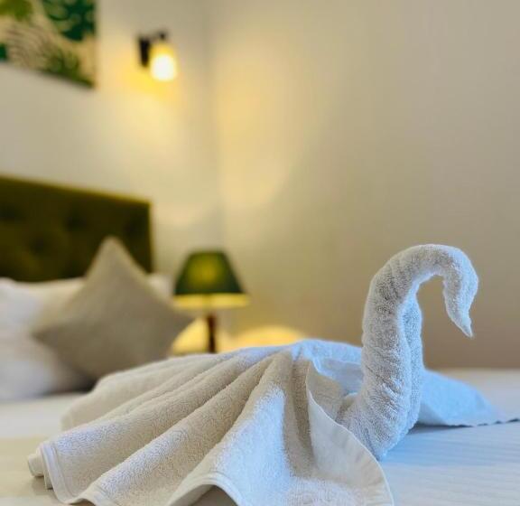 Номер Deluxe, J Leaf Hotel By Blue Bird