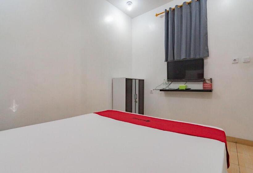 Номер Стандарт, Reddoorz Near Prujakan Station Cirebon