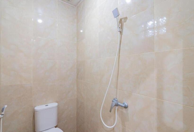 Номер Стандарт, Reddoorz Near Prujakan Station Cirebon