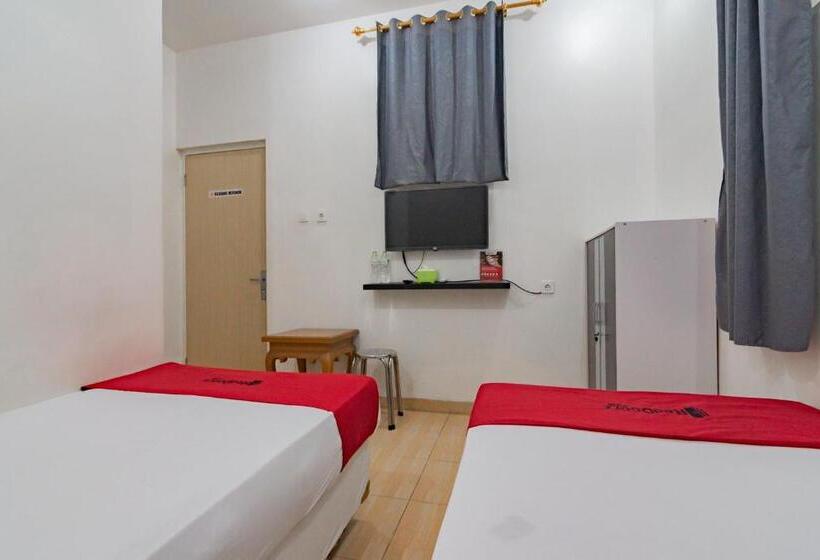 Номер Стандарт, Reddoorz Near Prujakan Station Cirebon
