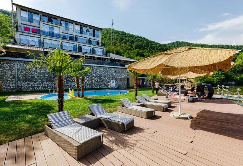 Suite with lake view, Pensiunea Decebal Resort   Cazanele Dunarii