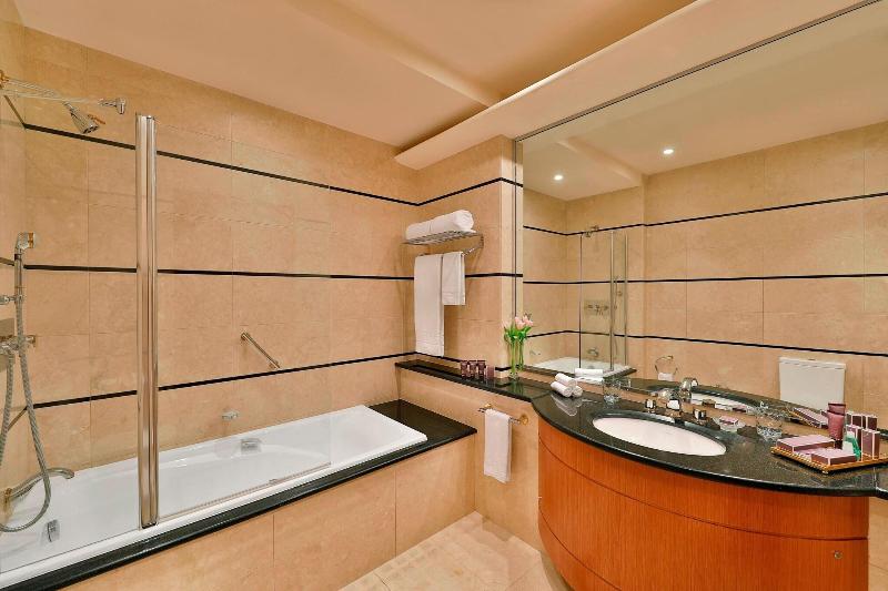 이그제큐티브 룸 킹사이즈 침대, Doubletree By Hilton  Sterling  Dulles Airport