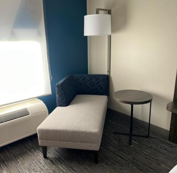Люкс Адаптированный для Инвалидов, Holiday Inn Express Birmingham Irondale East, An Ihg