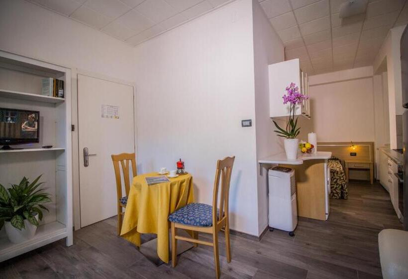 Студио Стандарт с Балконом, Garnì Bellavista