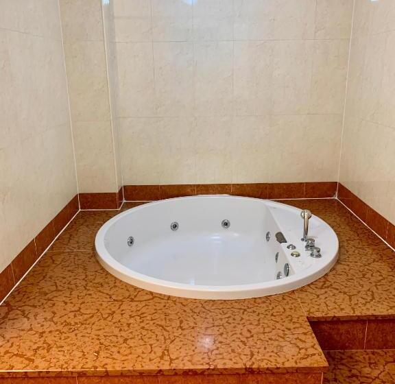 Люкс, Motel Flower