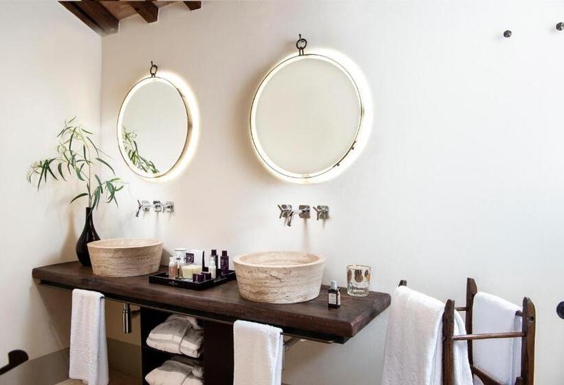 Deluxe Svit, La Moscadella