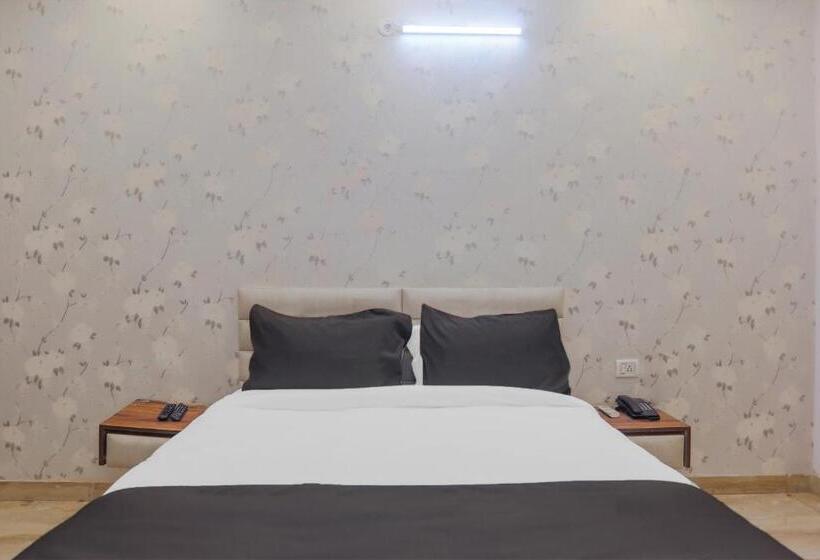 Трехместный Номер Классика, Collection O 78374 Collection O Essendi Hospitalities Llp