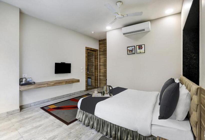 חדר קלאסי לשלושה, Super Townhouse Oak Shubhham Regency