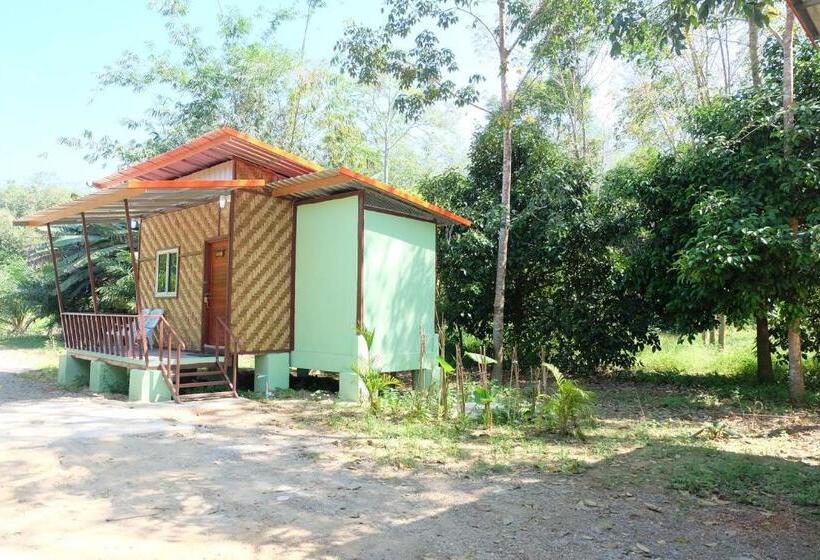 Номер Стандарт с Балконом, Khaosok Bamboo Huts Resort