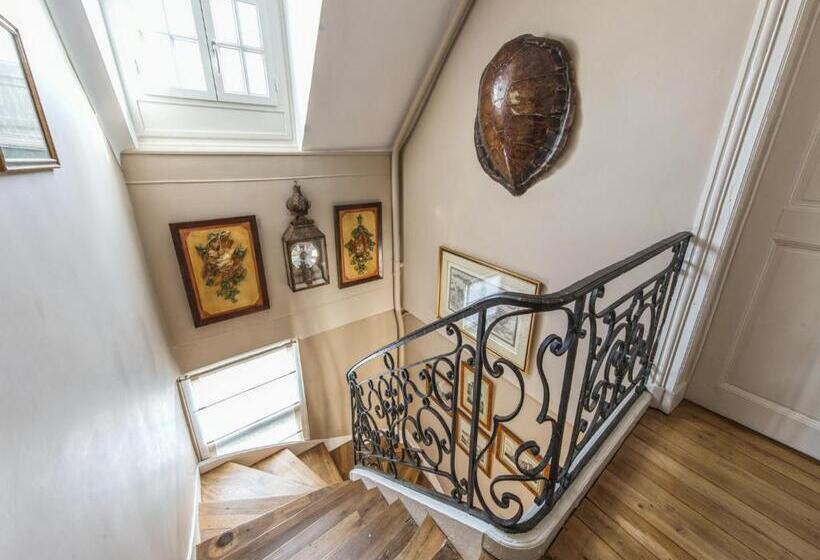 스탠다드 룸, Room In Guest Room   This 10th Century Home Sits In An Exceptional Setting In The Center Of Orleans