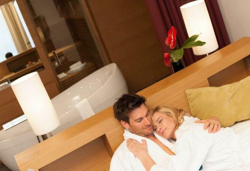 Deluxe Room Mountain View, Tauern Spa Hotel & Therme