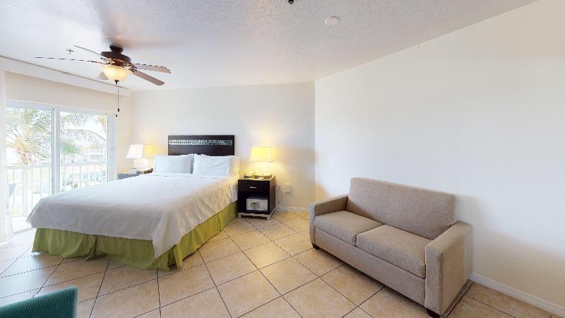 اتاق استاندارد با چشم‌انداز دریا, Holiday Inn Resort Grand Cayman, An Ihg