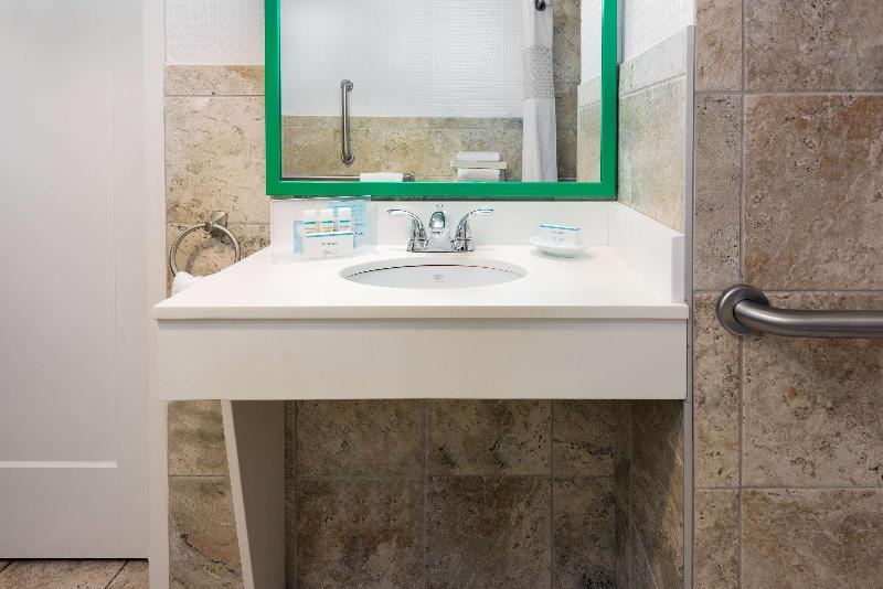 Номер Стандарт, Holiday Inn Express Hotel & Suites Roseville   Galleria Area, An Ihg