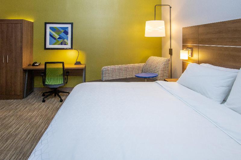 Люкс Executive Кровать Кинг, Holiday Inn Express Hotel & Suites Roseville   Galleria Area, An Ihg