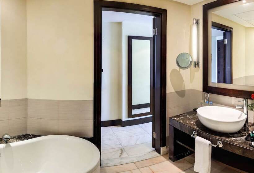디럭스 테라스 룸 바다 전망, Sofitel Al Khobar The Corniche