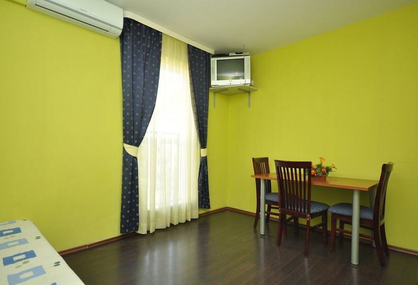 شقة غرفة واحدة, Villa Cezar