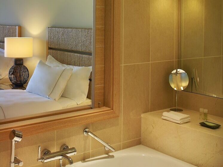 Номер Deluxe Вид на Море Боковой, The Westin Resort Costa Navarino