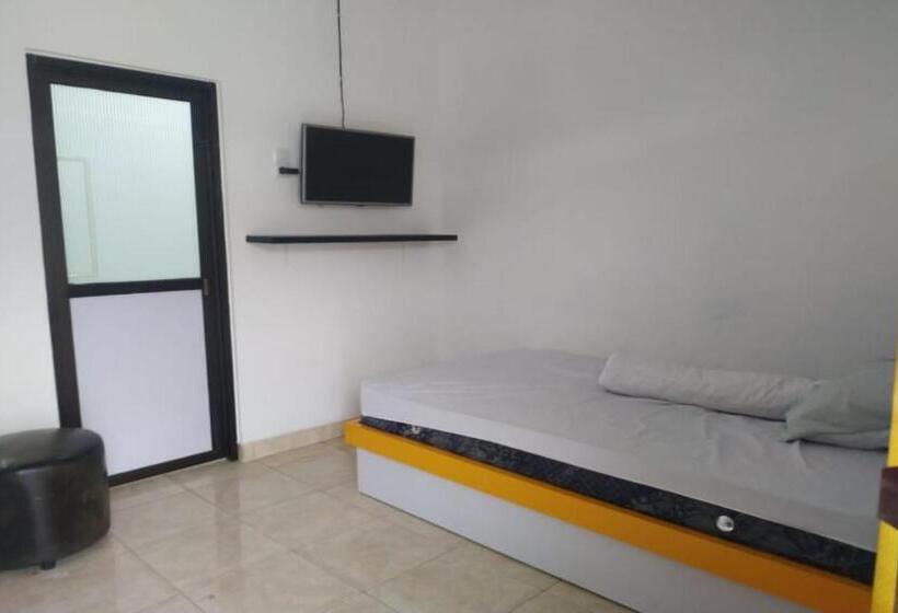 اتاق استاندارد, Oyo 90699 Yellow White Guesthouse Palu