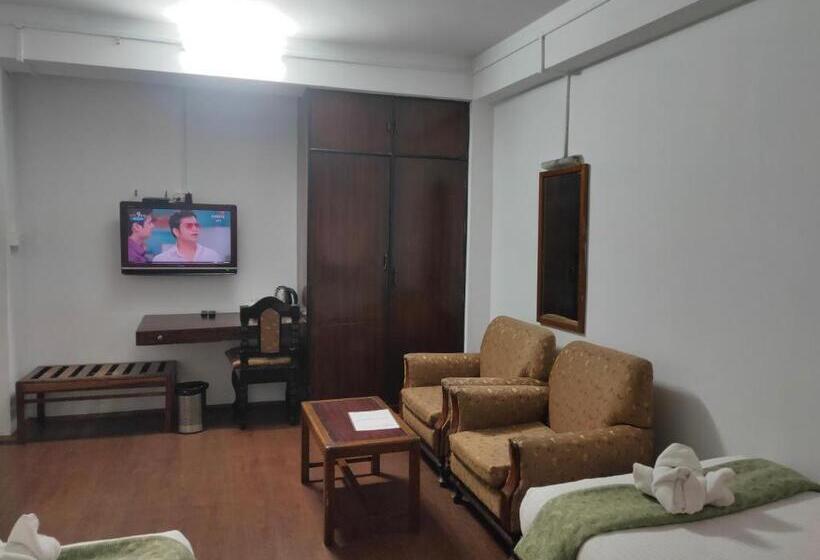 三人经典房间, Oyo 82633 Denzong Regency