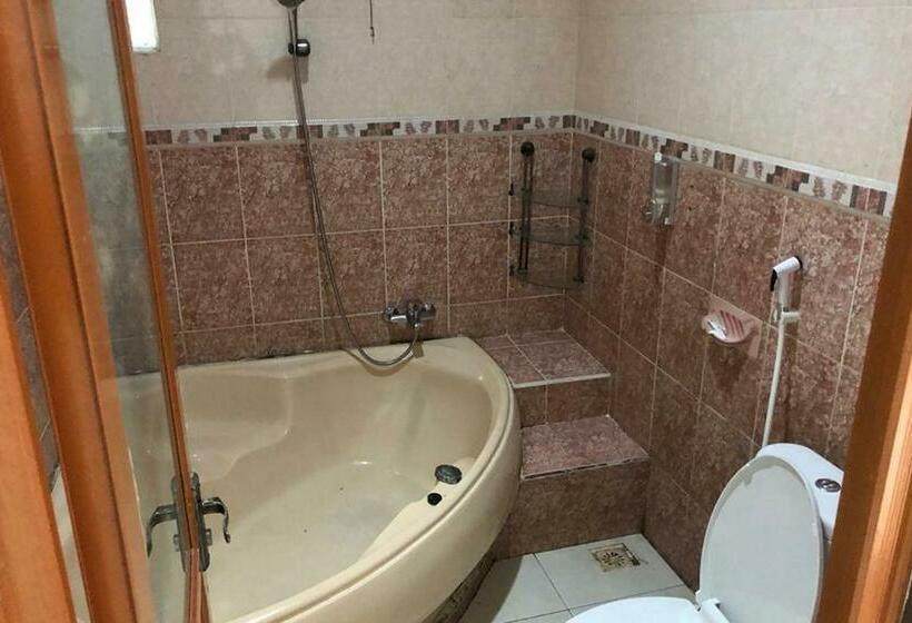 Номер Deluxe, Wisma Gardenia Palangkaraya Syariah Redpartner