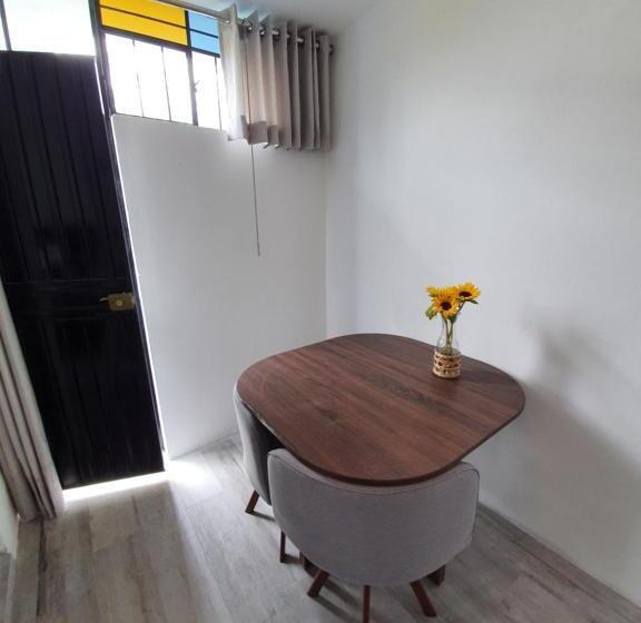 带大床的标准间, The First Real Bed & Breakfast Hiking Hotel  The Office  In Arequipa, Peru
