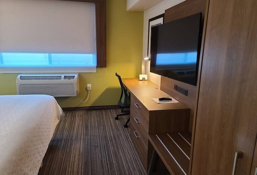 장애인을 위한 스위트, Holiday Inn Express Hotel & Suites Woodland Hills, An Ihg