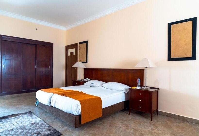 اتاق استاندارد سه نفره, Swiss Inn Plaza Hotel