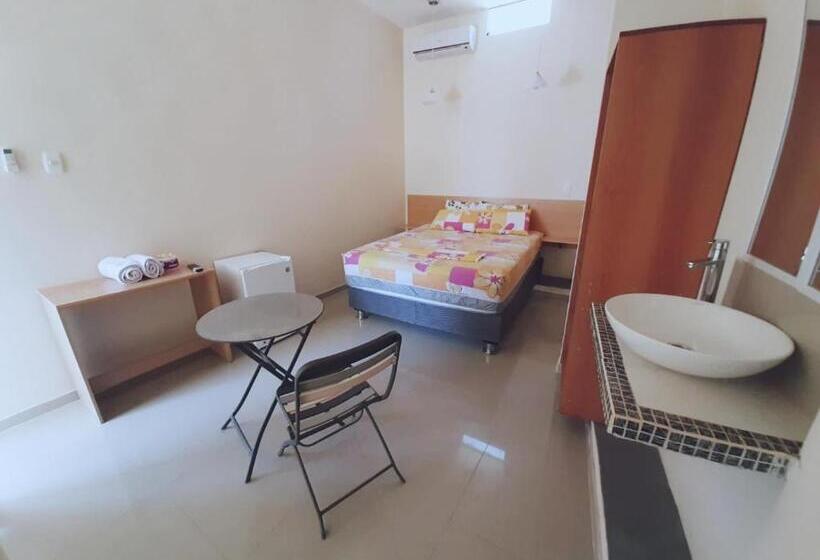 Полулюкс Вид на Бассейн, Mau Suite&apartment