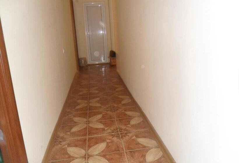 اتاق استاندارد سه نفره, Guest House Kami