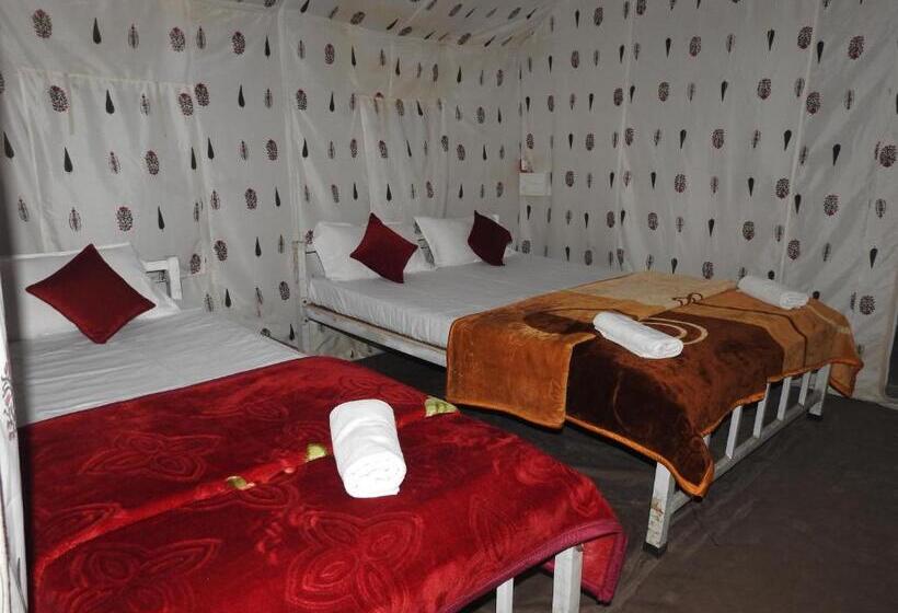 Трехместный Номер Стандарт с Балконом, Kaziranga Eco Camp