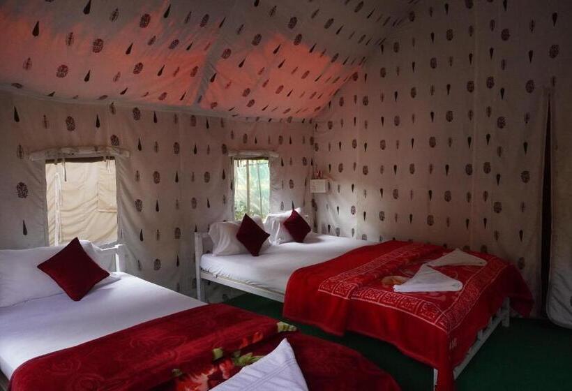 Трехместный Номер Стандарт с Балконом, Kaziranga Eco Camp