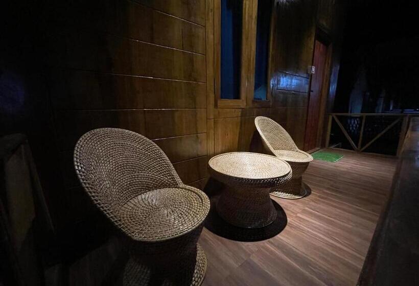 Номер Deluxe с Балконом, Kaziranga Eco Camp