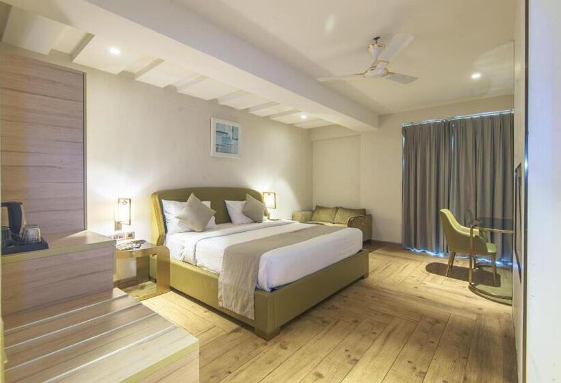 Club Kamer, The Fern Residency Calangute Baga, Goa