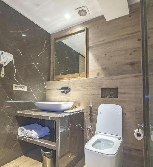 Club Kamer, The Fern Residency Calangute Baga, Goa