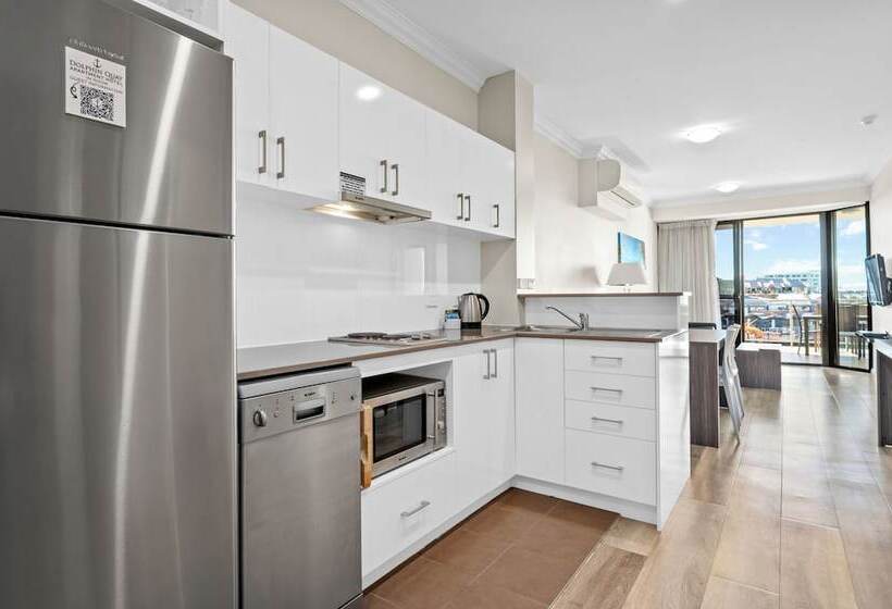 Superior 2-bedroom flat with a view, Dolphin Quay Apartments