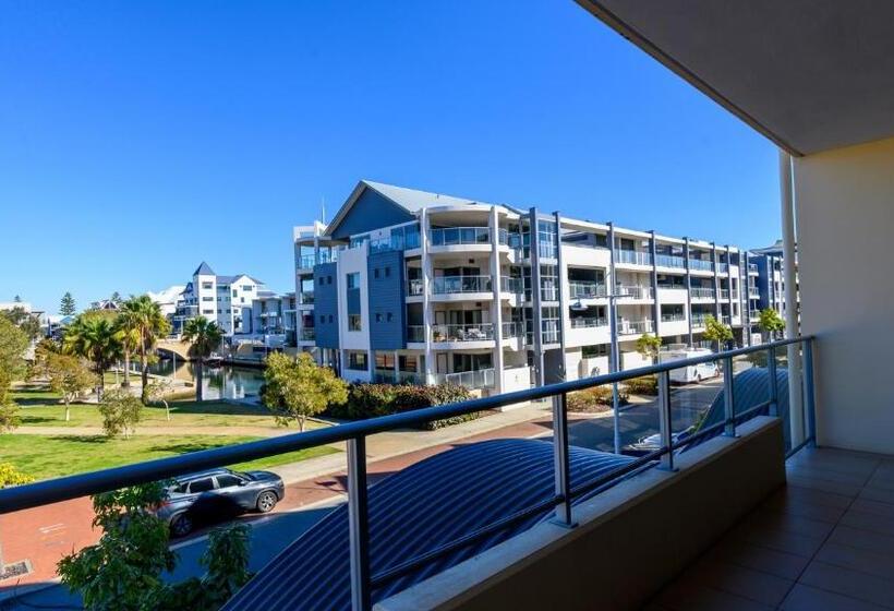 스탠다드 스튜디오, Dolphin Quay Apartments