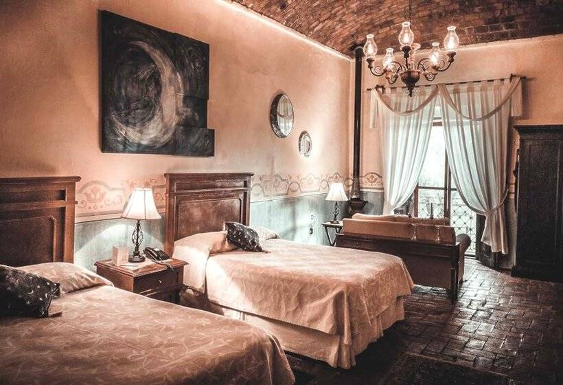 סוויטת ג'וניור, Hacienda Sepulveda Hotel & Spa