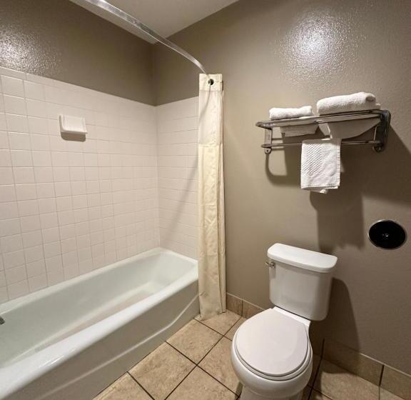 标准间, Rodeway Inn & Suites Madison East