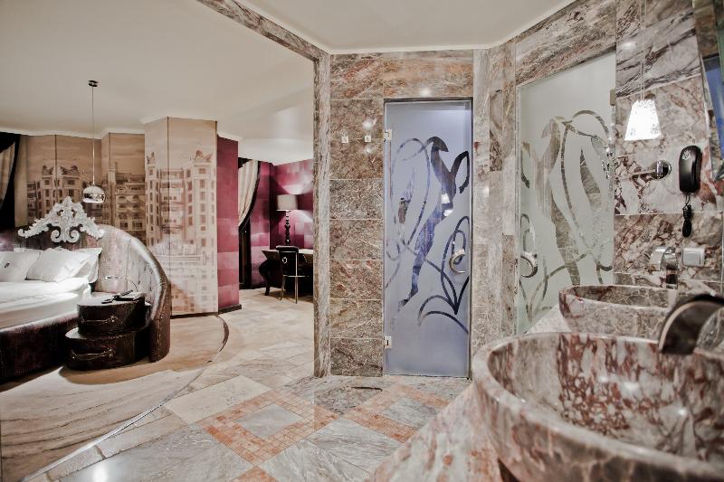 Студио Стандарт Вид на Парк, Royal Castle Design & Spa