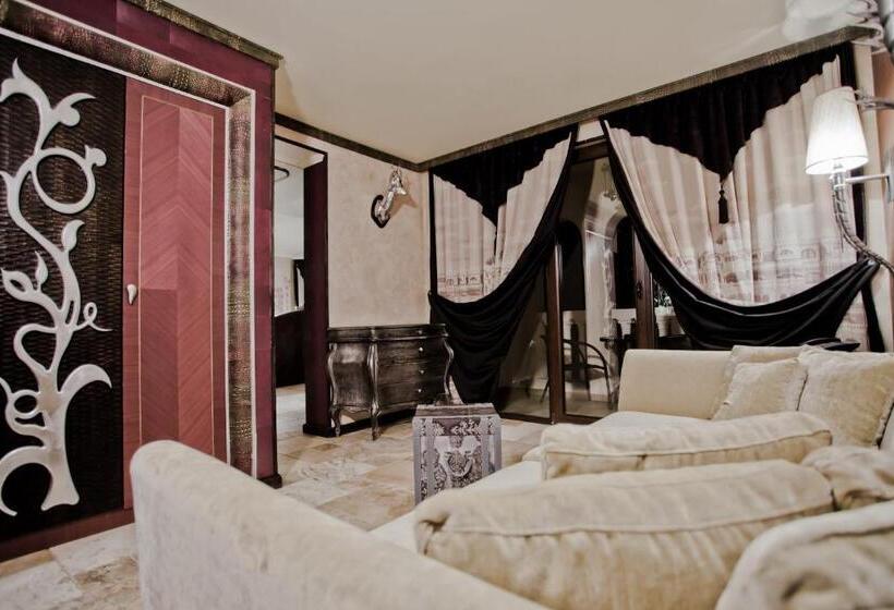 Студио Стандарт Вид на Парк, Royal Castle Design & Spa