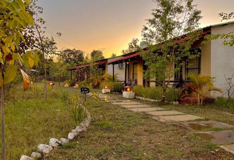 Номер Deluxe с Балконом, Grand Narmada Jungle Homestay Resort Bandhavgarh