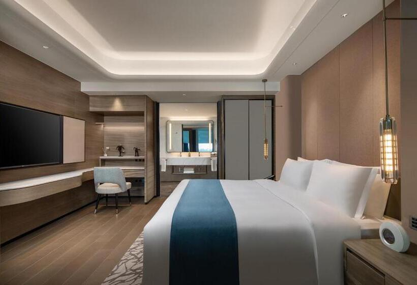 Suite with lake view, Wyndham Garden Jinjiang
