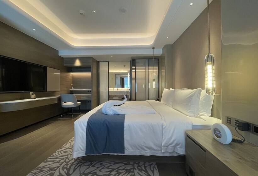 Suite with lake view, Wyndham Garden Jinjiang