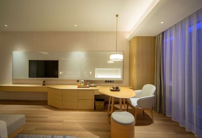Superior room with lake view, Wyndham Garden Jinjiang