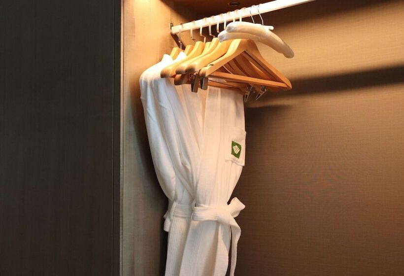 Номер Deluxe Вид на Озеро, Wyndham Garden Jinjiang