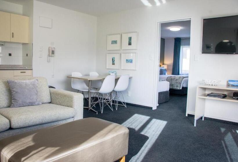 1 Bedroom Apartment Lake View, Radfords On The Lake