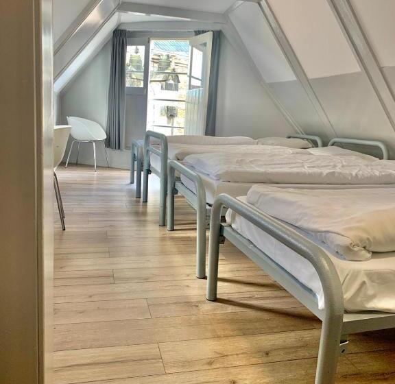 Номер Стандарт Четырехместный Совместный Санузел, The White Tulip Hostel