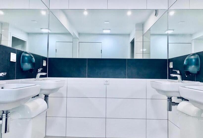 غرفة قياسية رباعية حمام مشترك, The White Tulip Hostel