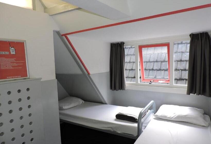 스탠다드 룸 (2층침대, 공동욕실), The White Tulip Hostel
