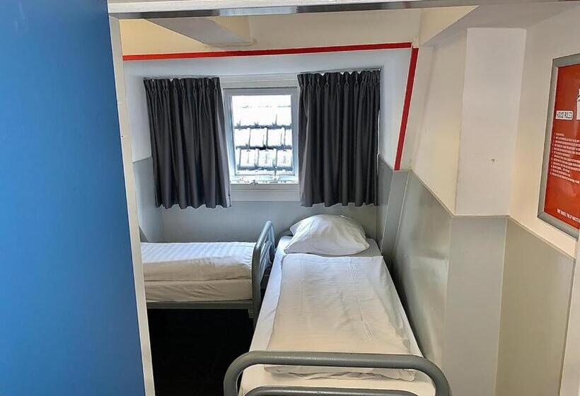 Номер Стандарт с Койками Совместная Ванная, The White Tulip Hostel